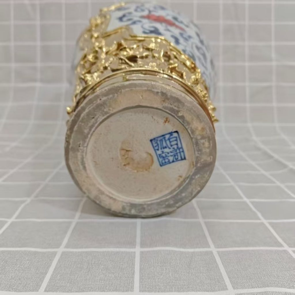 图片[2]-白浒孤窑《青花釉里红缠枝花卉纹包金梅瓶》-嘉城艺术交易平台