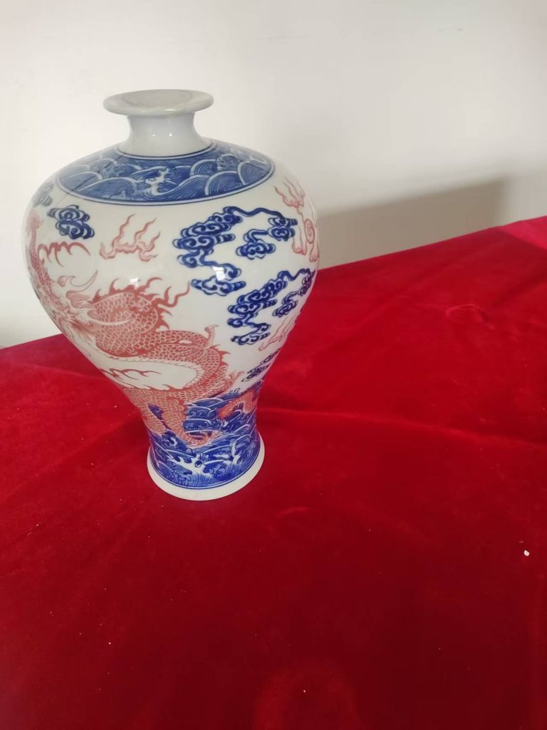 图片[1]-乾隆年制《青花釉里红云龙纹梅瓶》-嘉城艺术交易平台