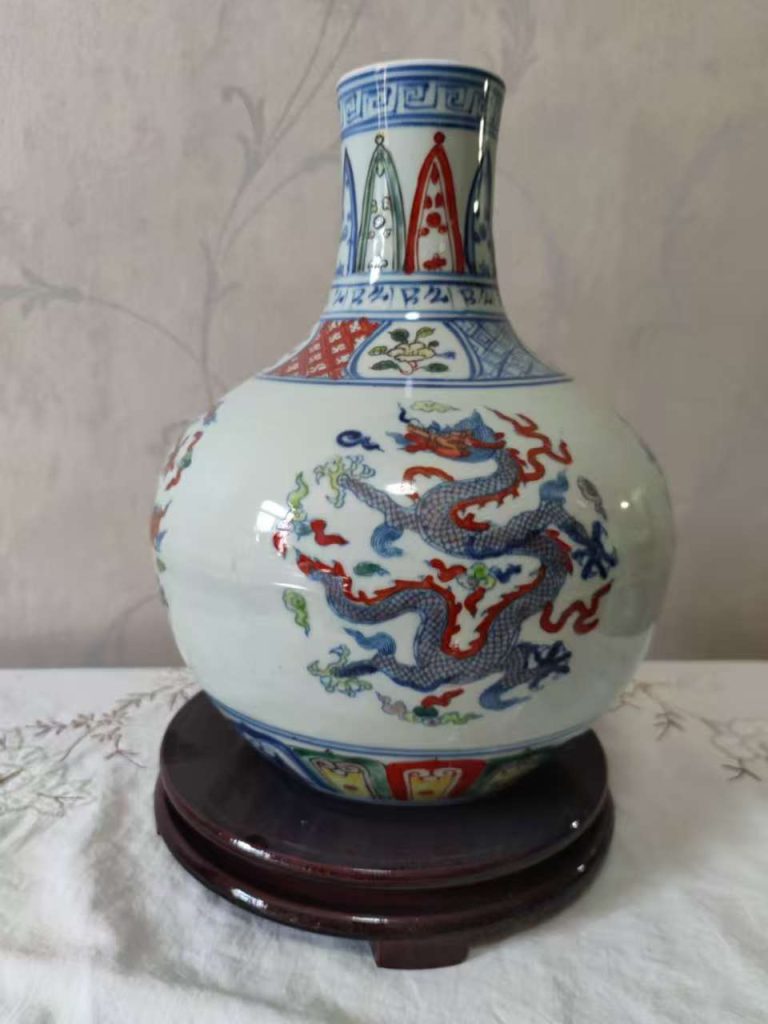 图片[1]-成化年制《斗彩龙纹胆瓶瓶》-嘉城艺术交易平台