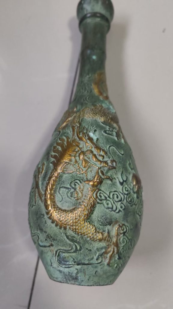 图片[2]-青铜鎏金云龙纹胆式瓶-嘉城艺术交易平台
