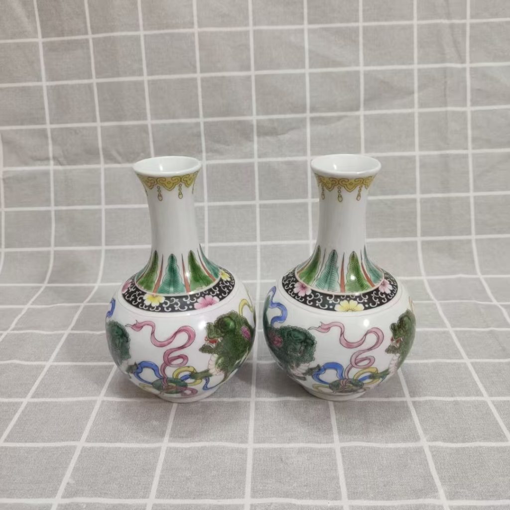 图片[1]-乾隆年制《粉彩狮子纹天球瓶》一对-嘉城艺术交易平台