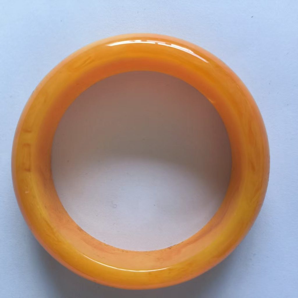 图片[1]-蜜蜡《宽板手镯》-嘉城艺术交易平台