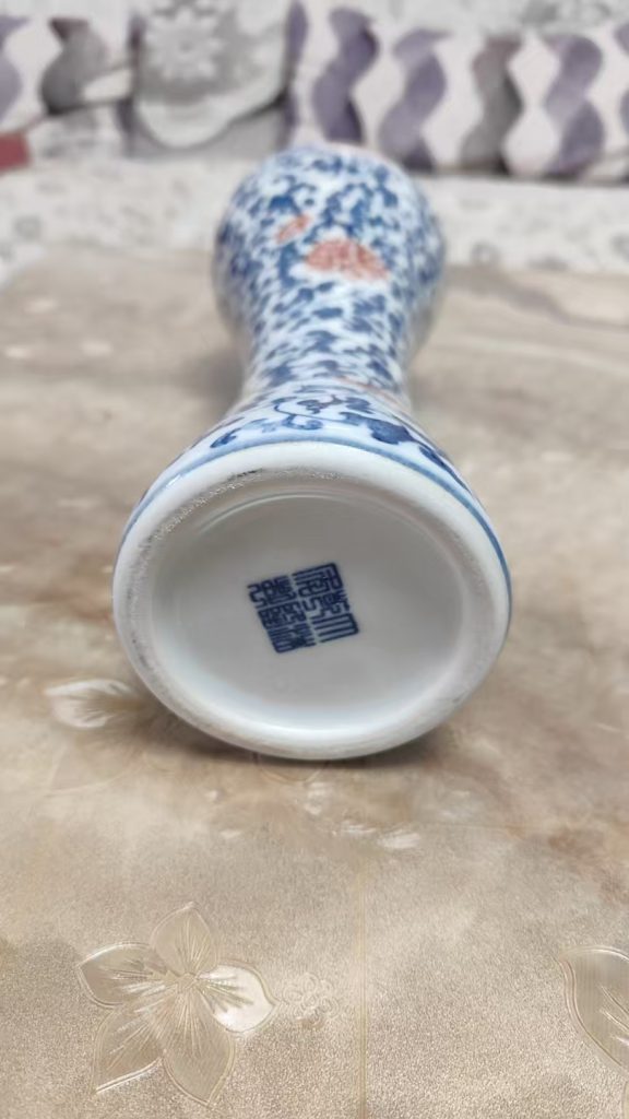 图片[2]-乾隆年制《青花釉里红缠枝莲美人瓶》-嘉城艺术交易平台