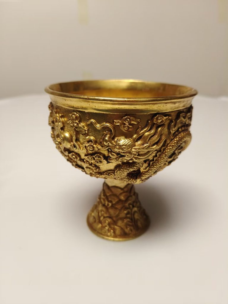 图片[1]-金雕刻海水龙纹杯-嘉城艺术交易平台