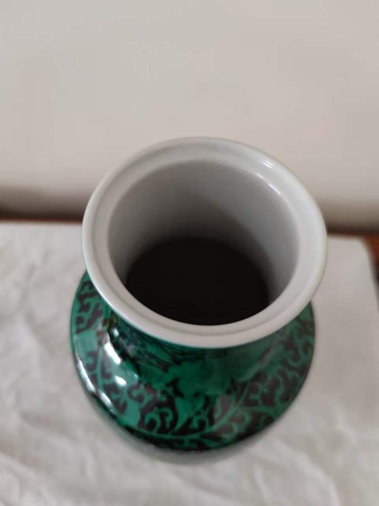 图片[2]-康熙年制《黑地绿彩缠枝花卉纹象腿瓶》-嘉城艺术交易平台