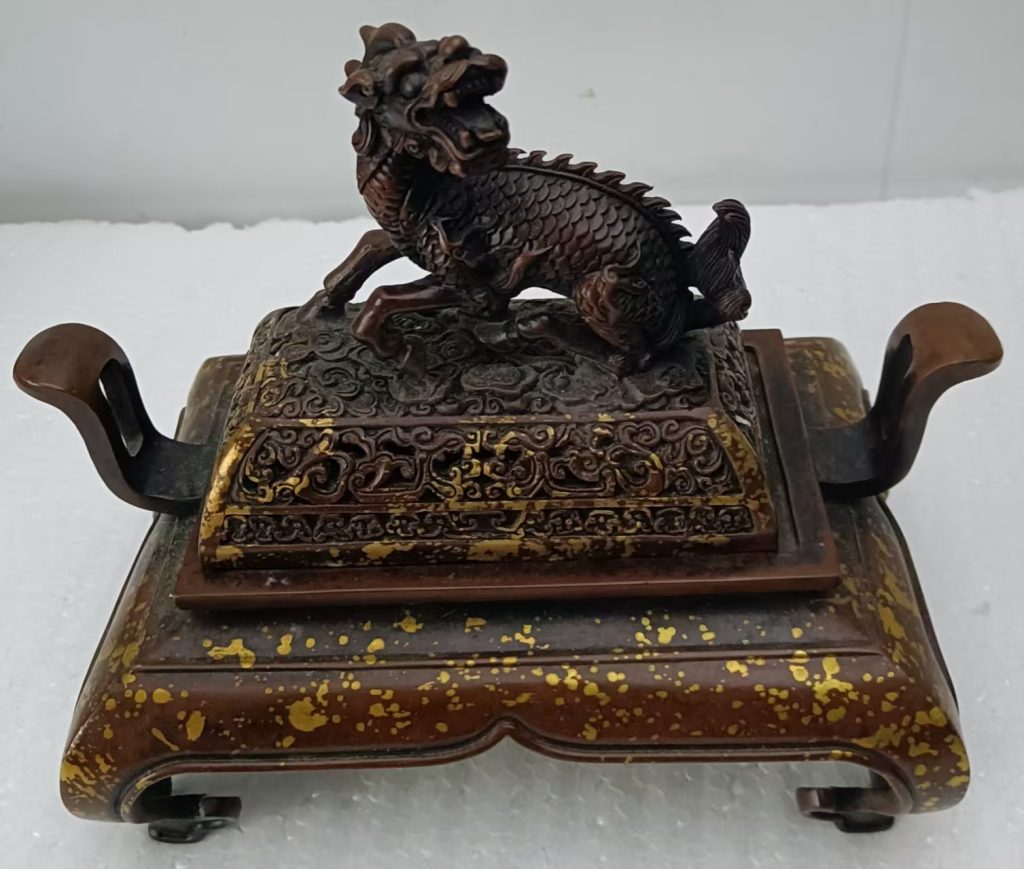 图片[1]-宣德年制《麒麟钮洒金铜薰炉》-嘉城艺术交易平台