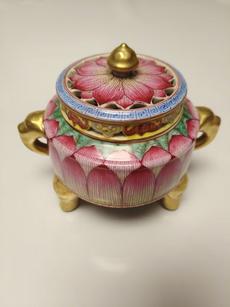图片[1]-雍正年制《珐琅彩莲花双瑞兽耳鎏金熏香炉》-嘉城艺术交易平台