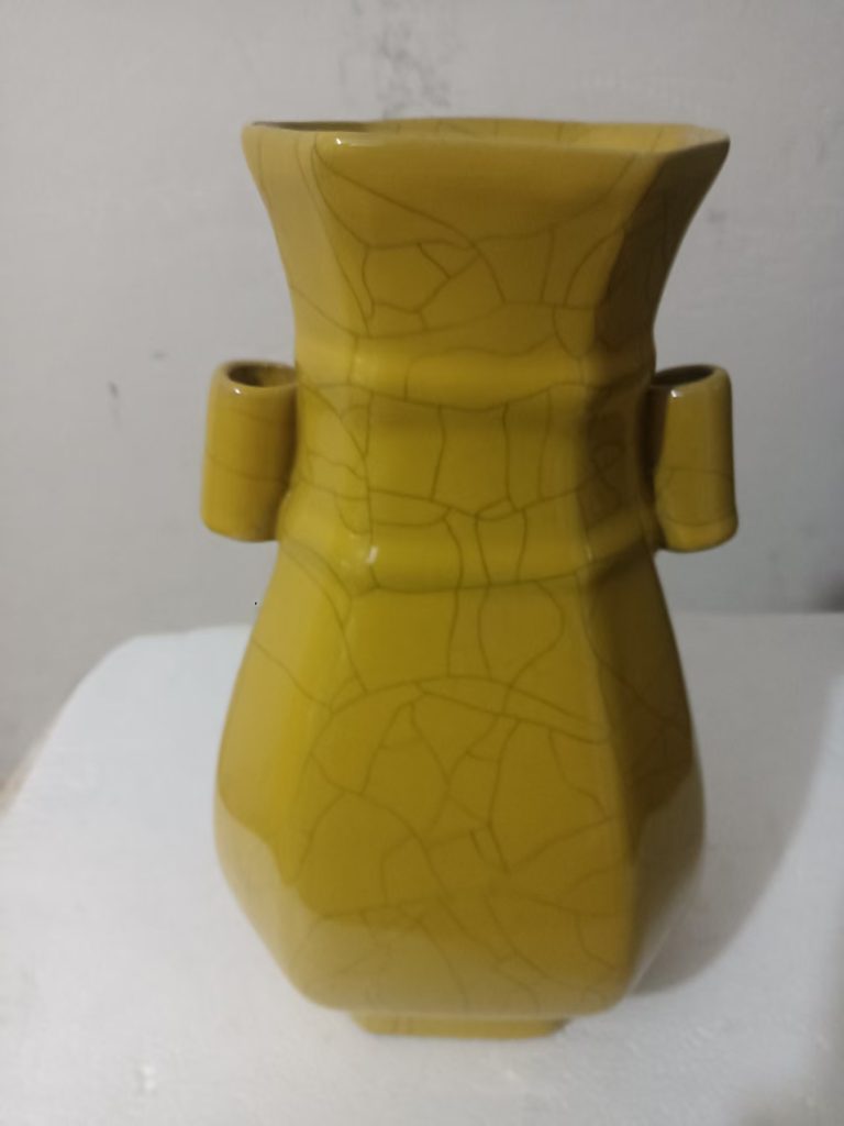 图片[1]-宋官窑《黄釉贯耳尊》-嘉城艺术交易平台