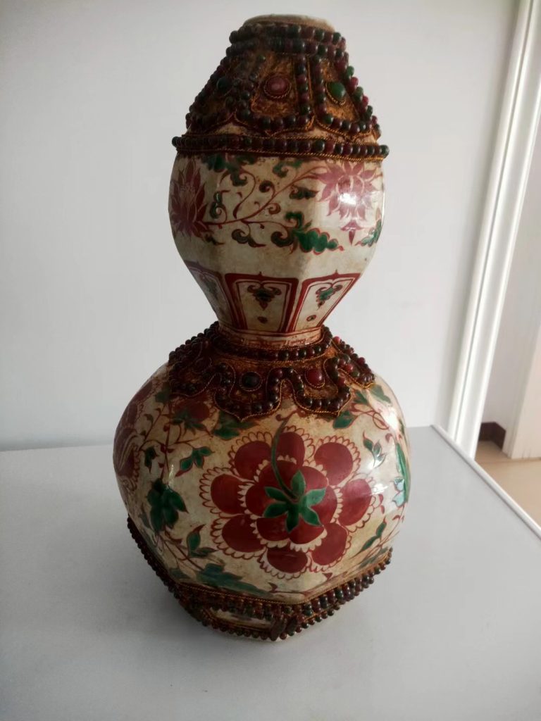 图片[1]-五彩镶宝八棱葫芦瓶-嘉城艺术交易平台