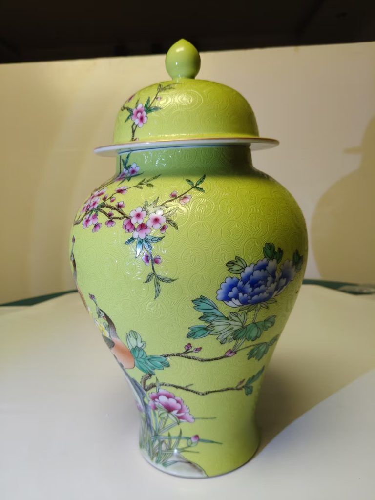 图片[2]-乾隆年制《果绿釉花鸟纹扎道扒花将军罐》-嘉城艺术交易平台