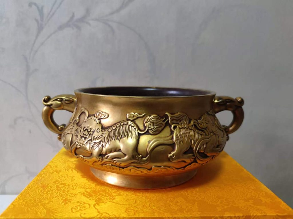 图片[1]-宣德年制《铜鎏金双兽耳狮纹香炉》-嘉城艺术交易平台