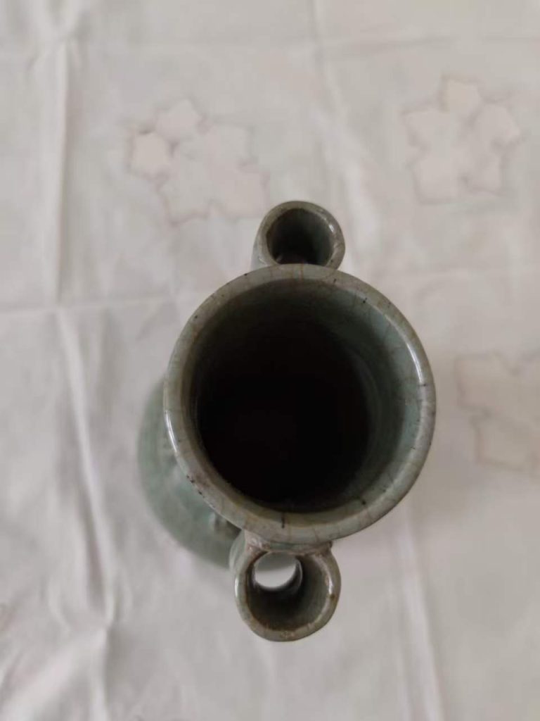 图片[2]-宋龙泉窑《青釉贯耳瓶》-嘉城艺术交易平台