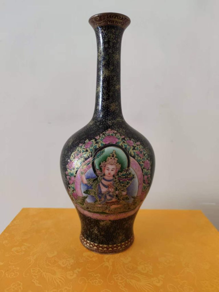 图片[2]-乾隆年制《珐琅彩描金唐卡胆瓶》-嘉城艺术交易平台