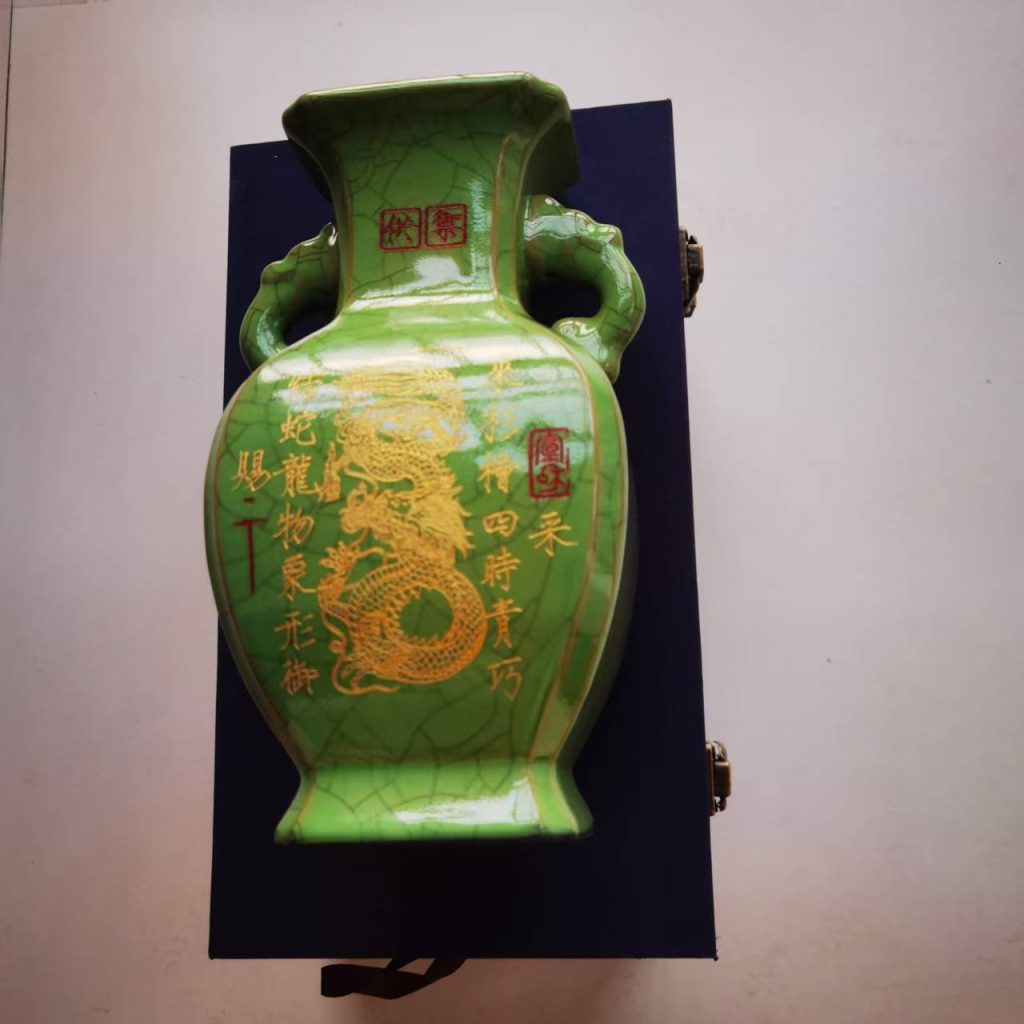 图片[1]-宋徽宗《绿釉开片描金龙纹双耳瓶》-嘉城艺术交易平台