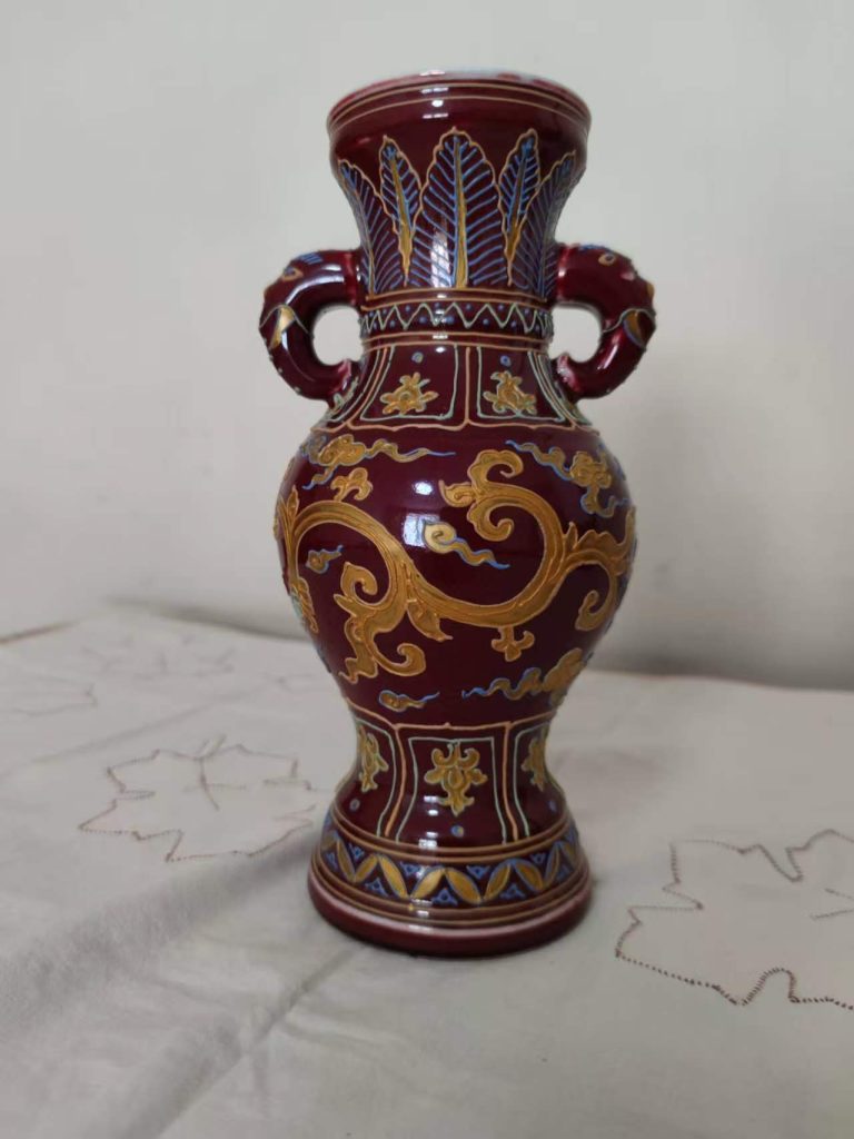 图片[1]-清代《酱紫釉描金夔龙纹象耳瓶》-嘉城艺术交易平台