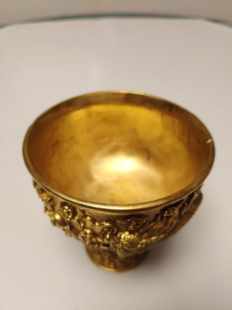 图片[2]-金雕刻海水龙纹杯-嘉城艺术交易平台