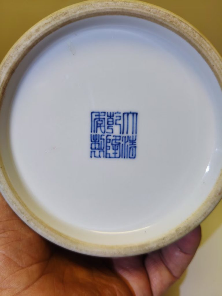 图片[3]-乾隆年制《果绿釉花鸟纹扎道扒花将军罐》-嘉城艺术交易平台