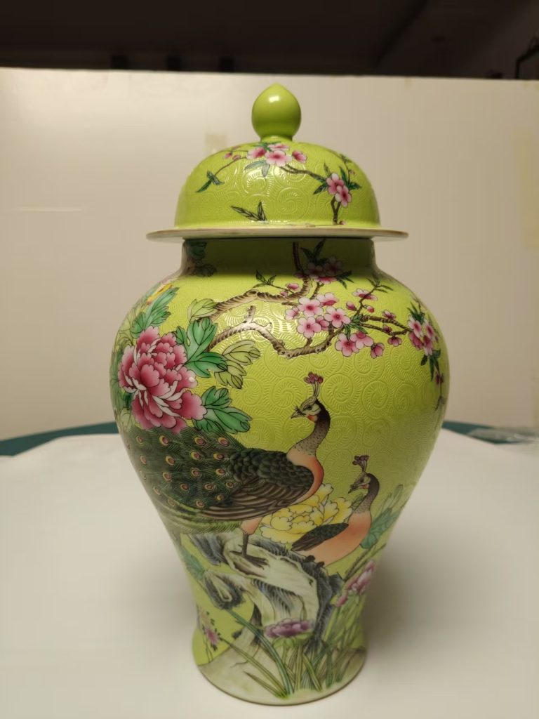 图片[1]-乾隆年制《果绿釉花鸟纹扎道扒花将军罐》-嘉城艺术交易平台