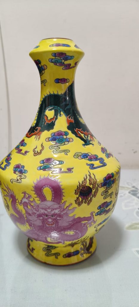 图片[1]-雍正年制《黄地粉彩五龙纹蒜头瓶》-嘉城艺术交易平台