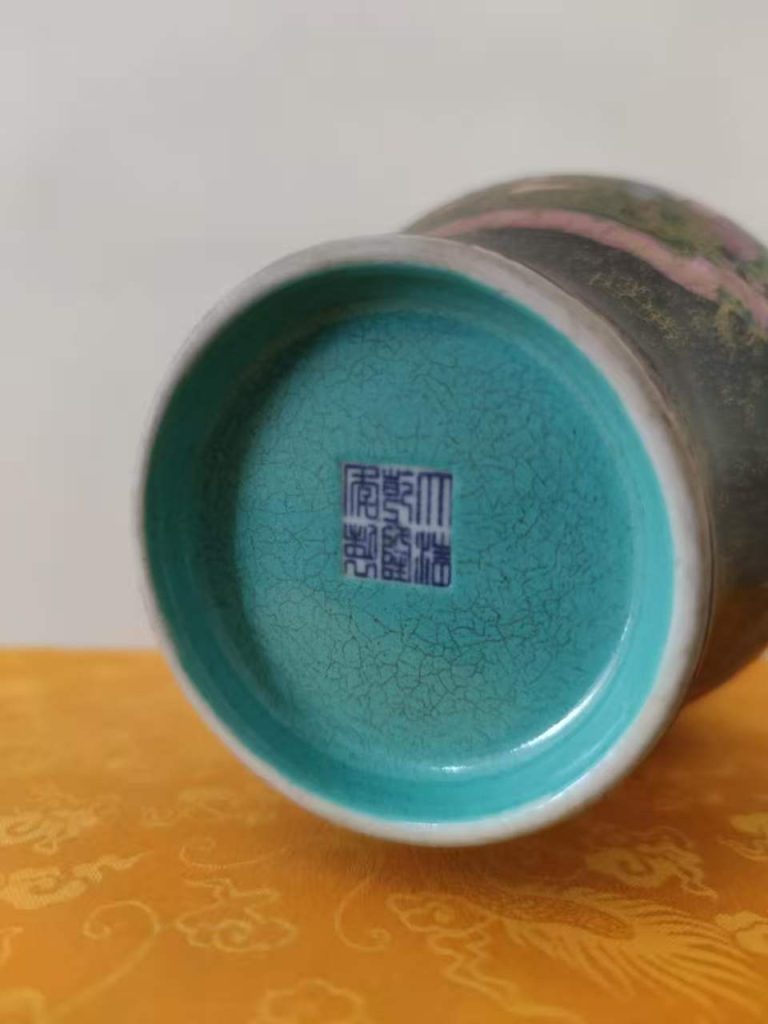 图片[3]-乾隆年制《珐琅彩描金唐卡胆瓶》-嘉城艺术交易平台